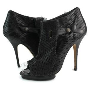 Max Kibardin Women/s Black Closed Pumps Size EU 39